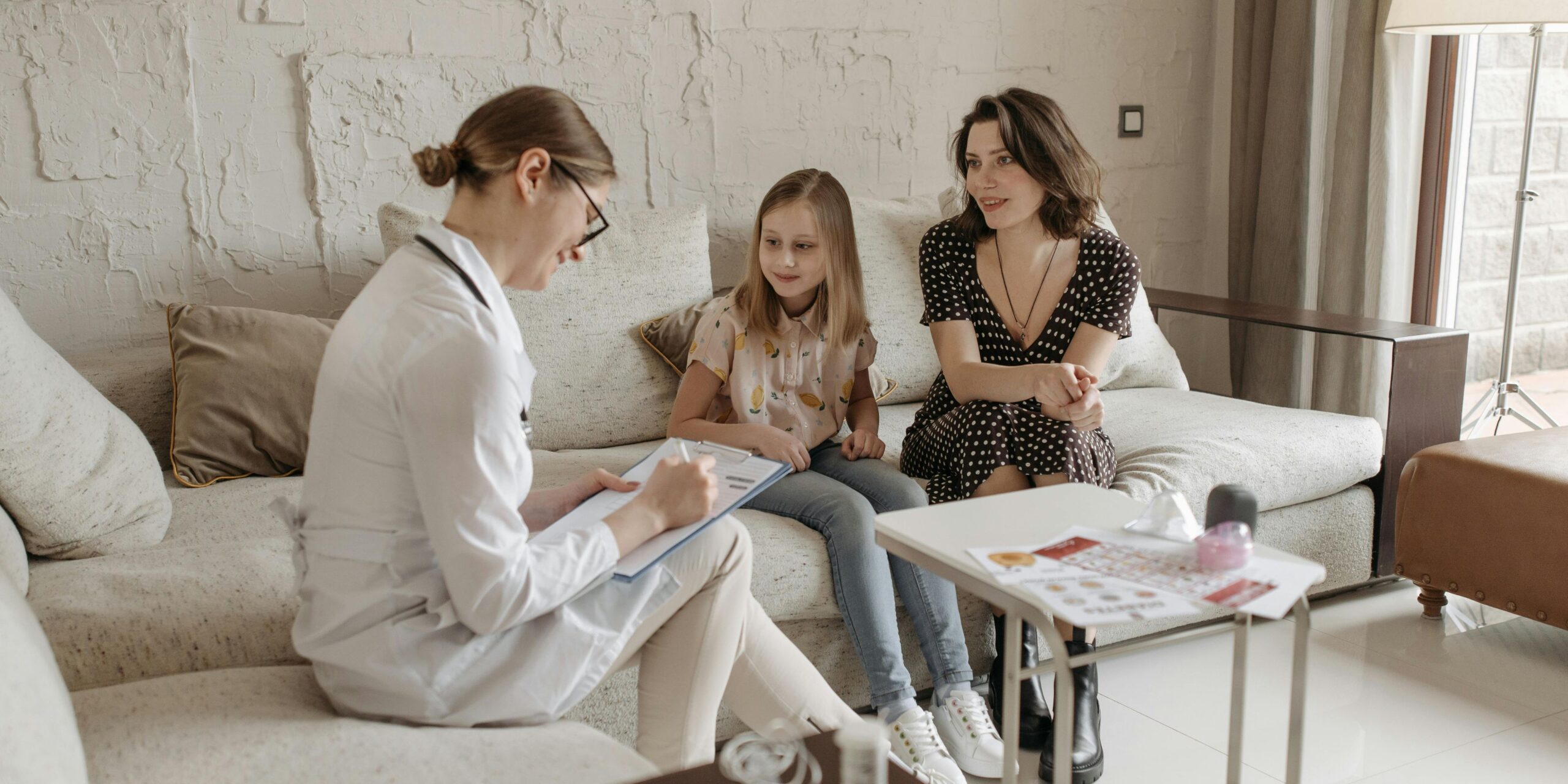 Therapist meeting with child and parent during CBT.