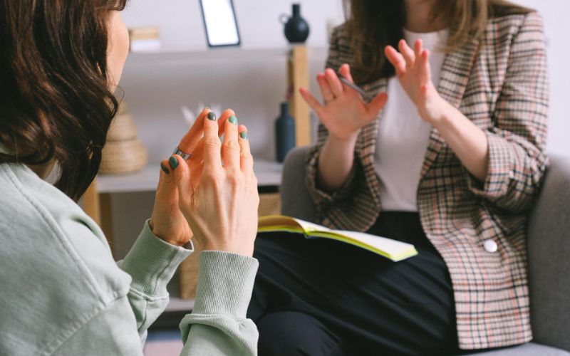 Therapist and client discuss panic disorder using gestures.
